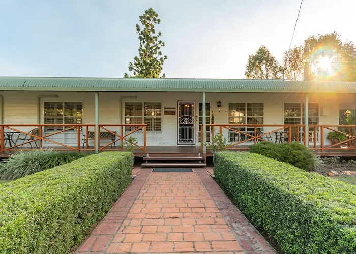 Birds \'N\' Bloom Cottages