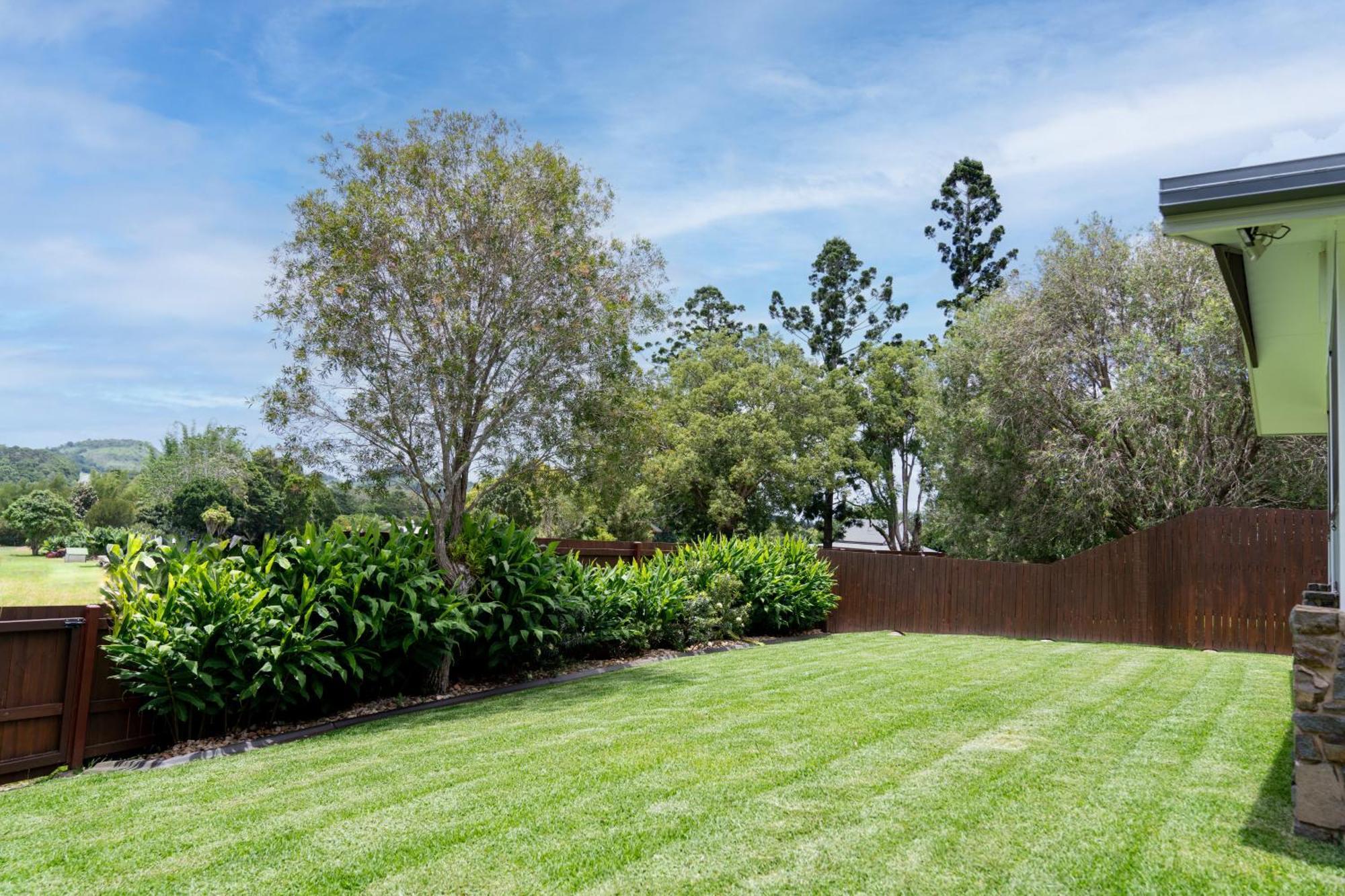 Birds 'n' Bloom Holiday home Yungaburra